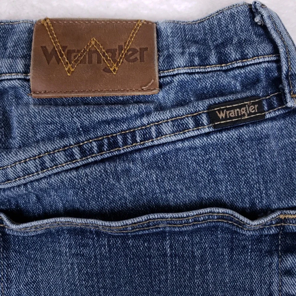 Wrangler Advanced Comfort Mens Straight Leg Jeans Medium Wash Blue 32x32* Cowboy